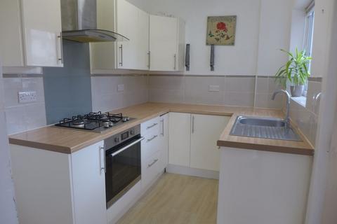 3 bedroom terraced house to rent, Saxon Street, LL13