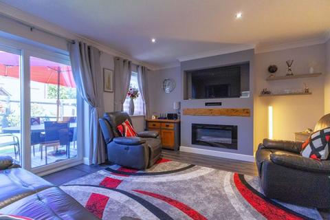 4 bedroom townhouse for sale, Weaver Close, Oswestry