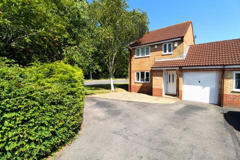 3 bedroom link detached house for sale