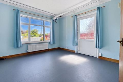 4 bedroom detached bungalow for sale, Pallance Road, Northwood PO31