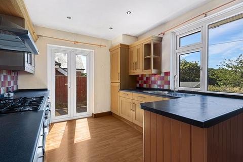 4 bedroom detached bungalow for sale, Pallance Road, Northwood PO31