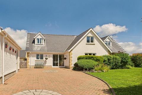 4 bedroom detached bungalow for sale, Maes Y Dderwen, Llanddewi Velfrey, Narberth