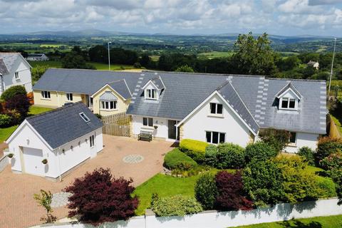 4 bedroom detached bungalow for sale, Maes Y Dderwen, Llanddewi Velfrey, Narberth