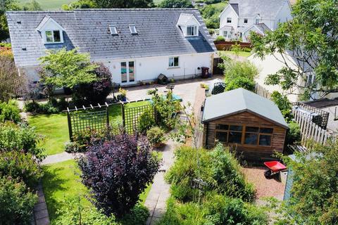 4 bedroom detached bungalow for sale, Maes Y Dderwen, Llanddewi Velfrey, Narberth