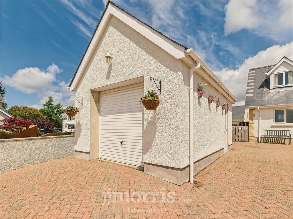 Detached Garage