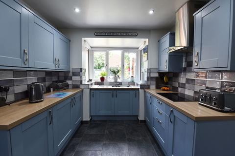 10 Brooklyn Grove, Wall Heath, Kingswinford, DY6 0ET