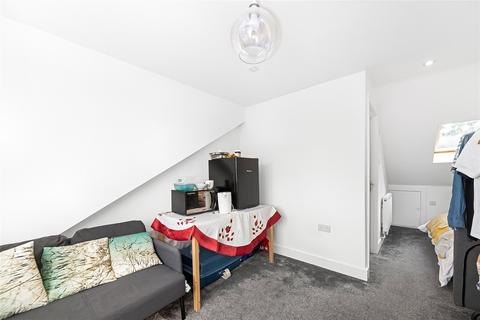 13 Meadow View Road, Thornton Heath, CR7 7HA
