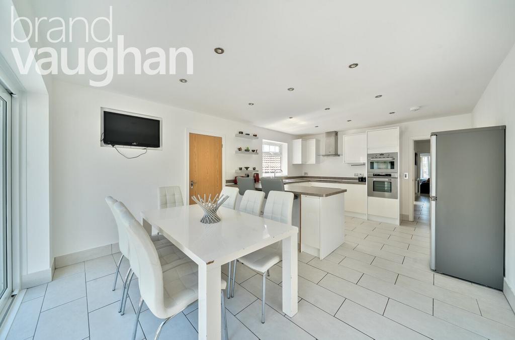 Kitchen/Dining Area