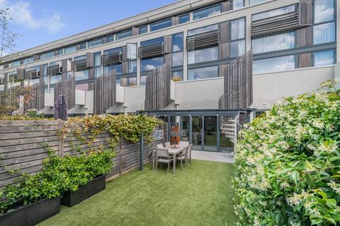 32 Gabriel Square, St Albans, AL1 3AS