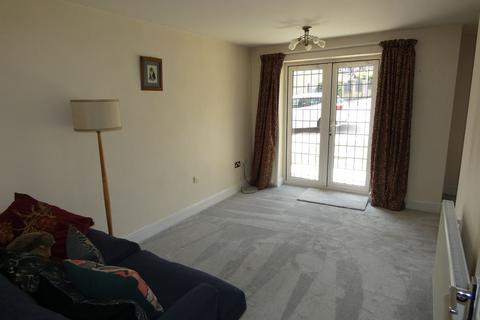 2 bedroom apartment to rent, Farriers Court, Drighlington