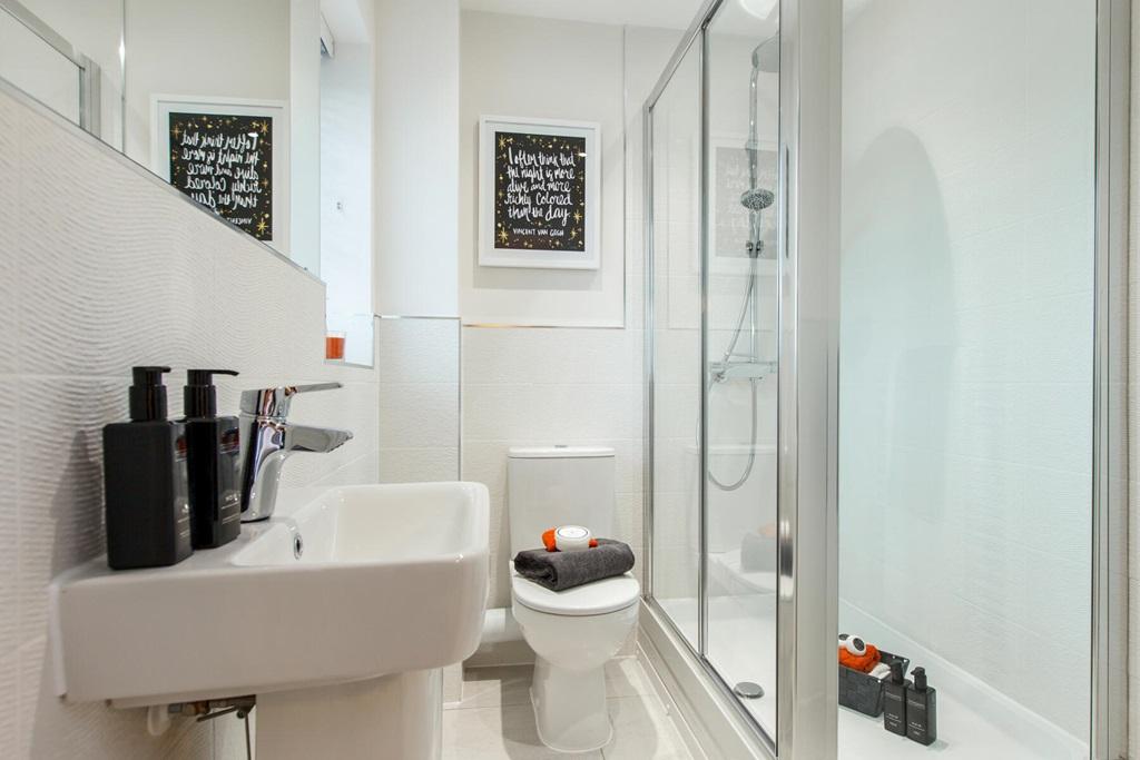 The main bedroom has its own en-suite shower room