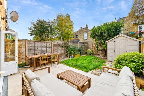 2 bedroom maisonette to rent, Woodbury Street, Tooting SW17