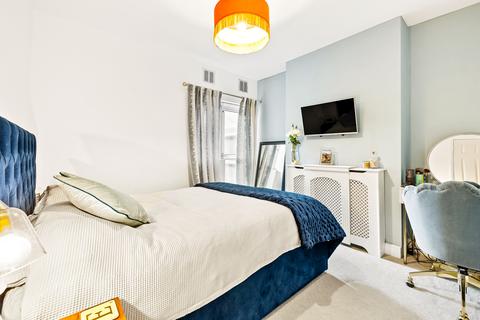 2 bedroom maisonette to rent, Woodbury Street, Tooting SW17