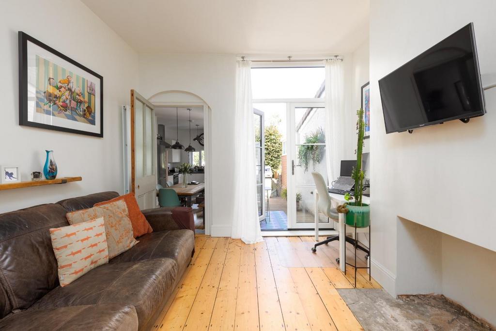 10 Kensington Park Road, BS4-6.jpg