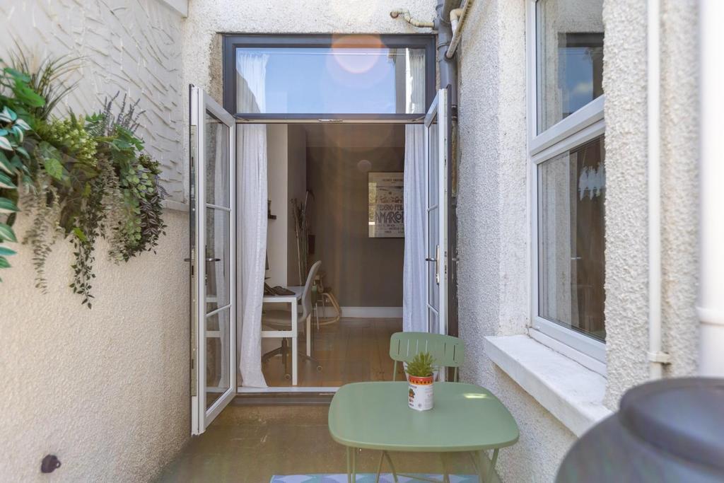 10 Kensington Park Road, BS4-30.jpg