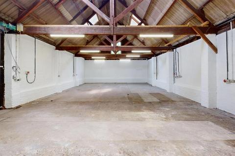 Warehouse to rent, Highsted Vly Rodmersham ME9 0AG