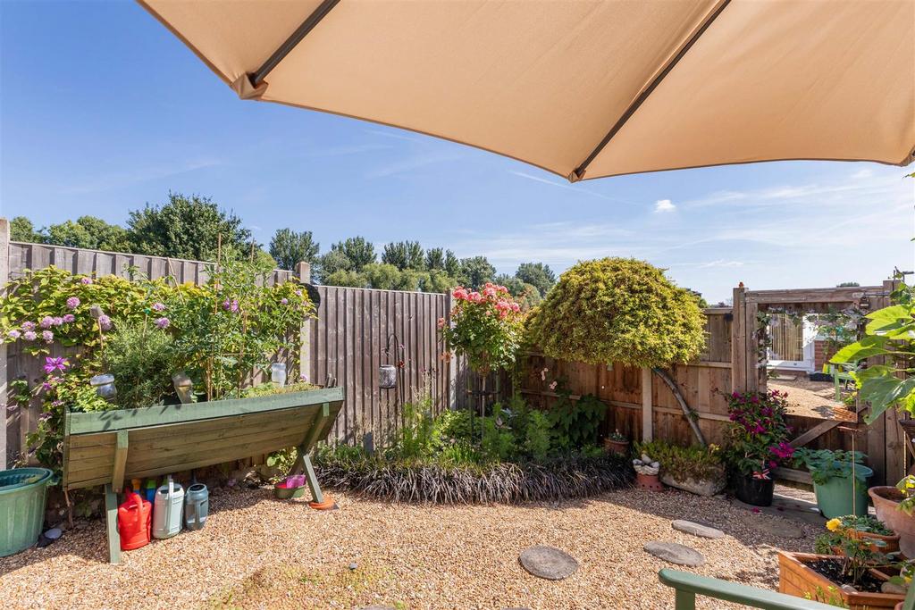 18 Charlton Close-1.jpg