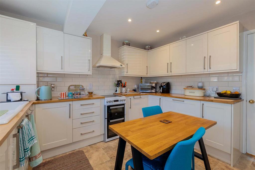 18 Charlton Close-7.jpg