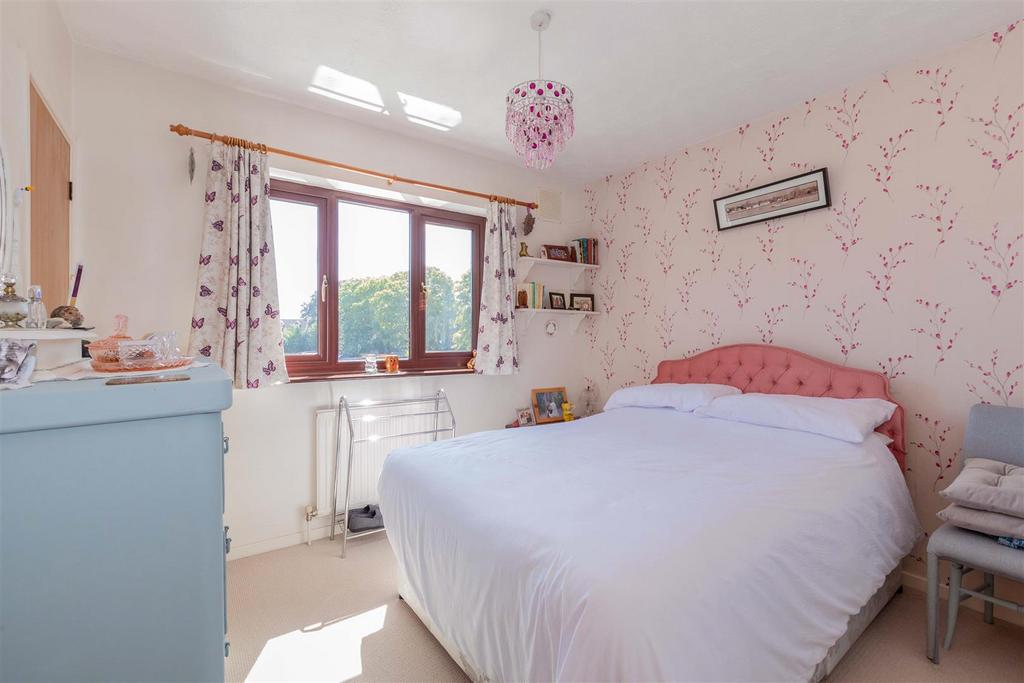 18 Charlton Close-12.jpg