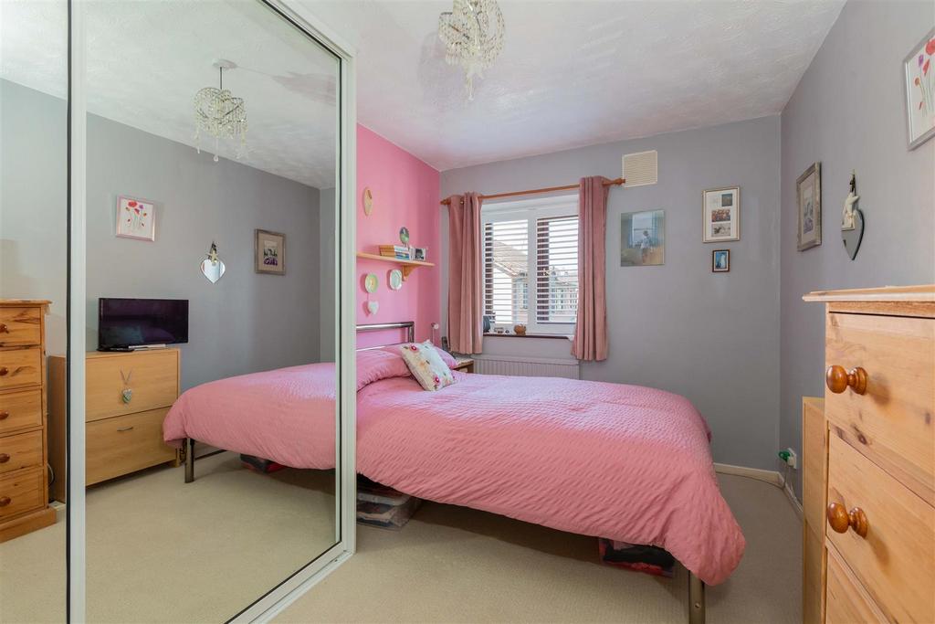 18 Charlton Close-14.jpg