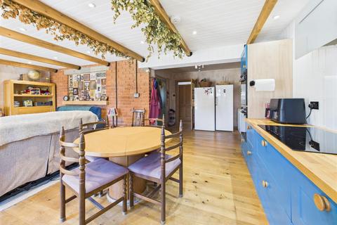 12 Grove Crescent, Barnwood, Gloucester, GL4 3JJ