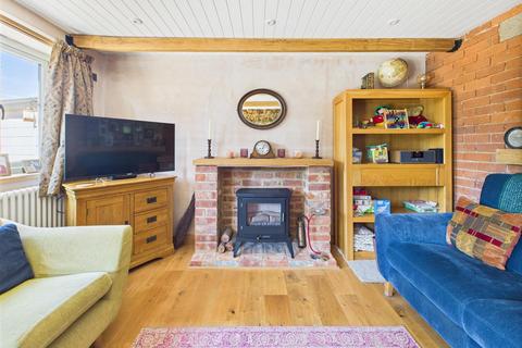 12 Grove Crescent, Barnwood, Gloucester, GL4 3JJ