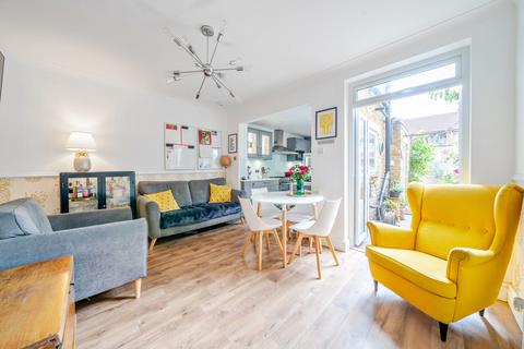 Glebeland Gardens, Shepperton, TW17