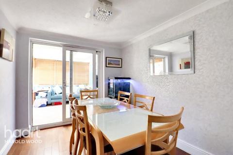 4 Holt Road, Harold Hill, Romford, RM3 8PN