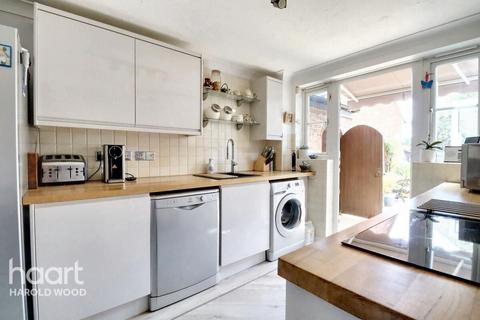 4 Holt Road, Harold Hill, Romford, RM3 8PN
