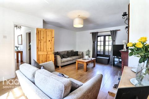 24 Arnhem Avenue, Aveley, South Ockendon, RM15 4AT