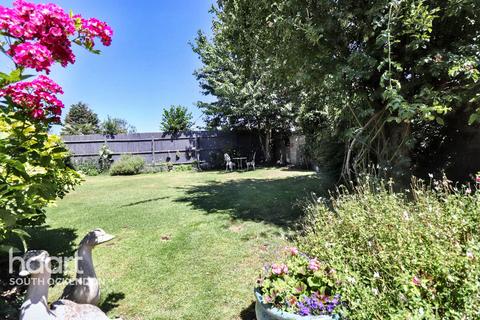 24 Arnhem Avenue, Aveley, South Ockendon, RM15 4AT