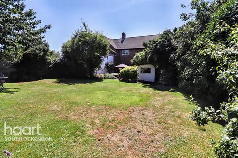 24 Arnhem Avenue, Aveley, South Ockendon, RM15 4AT