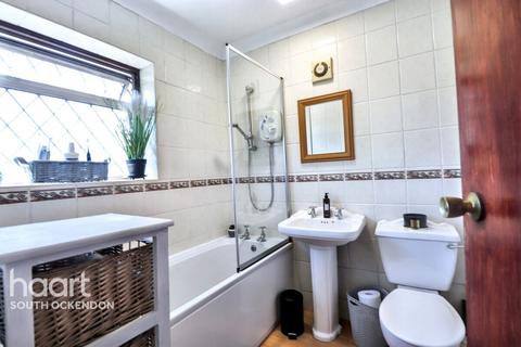 24 Arnhem Avenue, Aveley, South Ockendon, RM15 4AT
