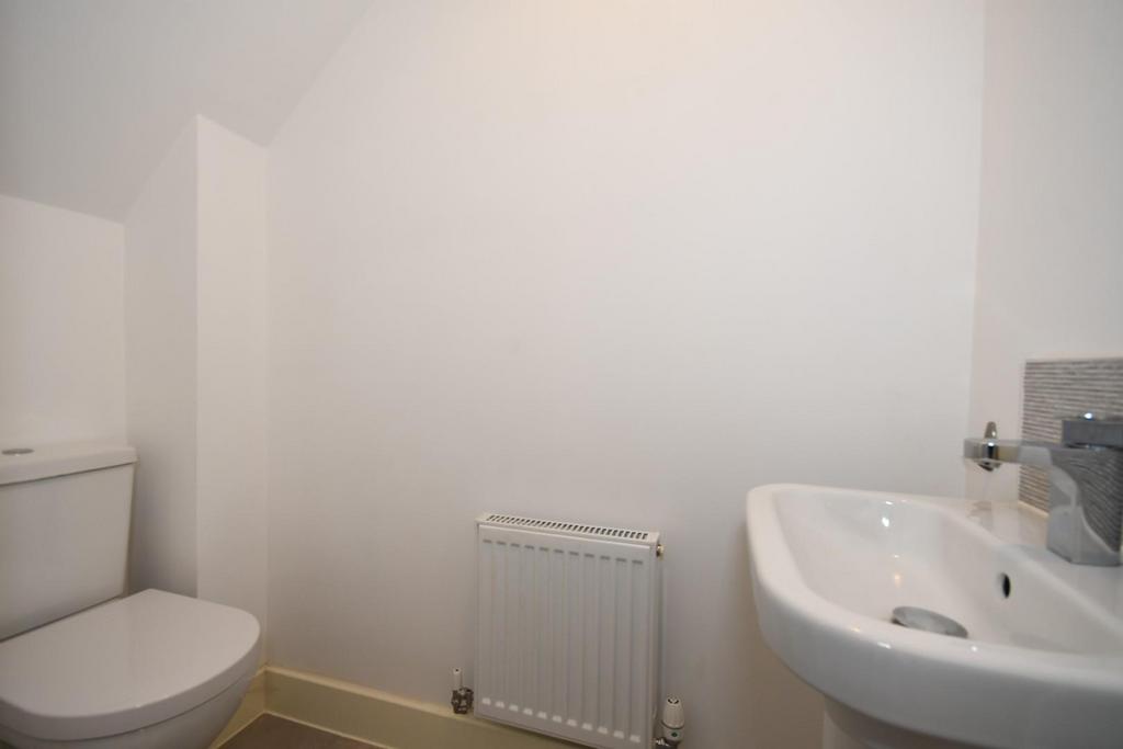 Downstairs wc.JPG