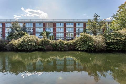 18 Emmott Close, London, E1 4QN