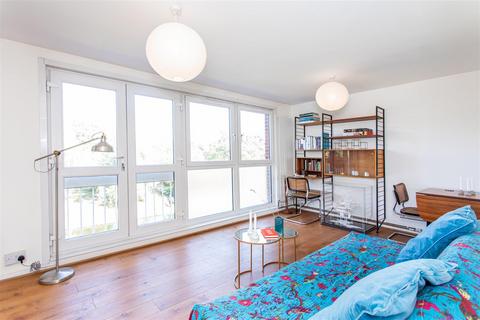18 Emmott Close, London, E1 4QN