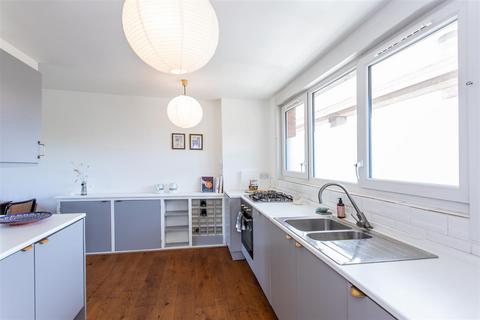 18 Emmott Close, London, E1 4QN