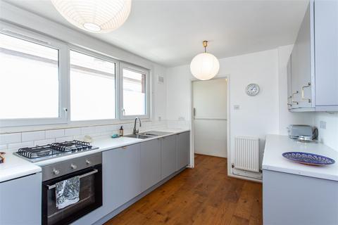 18 Emmott Close, London, E1 4QN