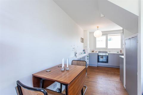 18 Emmott Close, London, E1 4QN