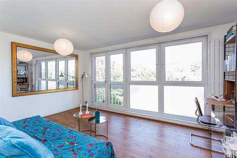 18 Emmott Close, London, E1 4QN