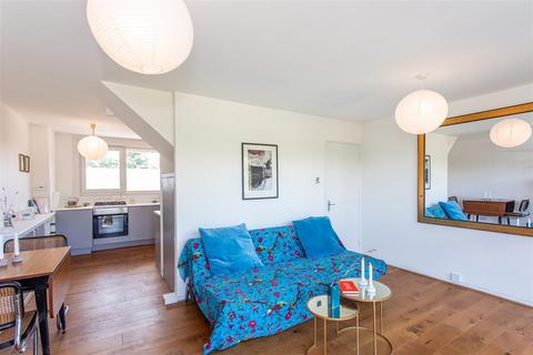 18 Emmott Close, London, E1 4QN