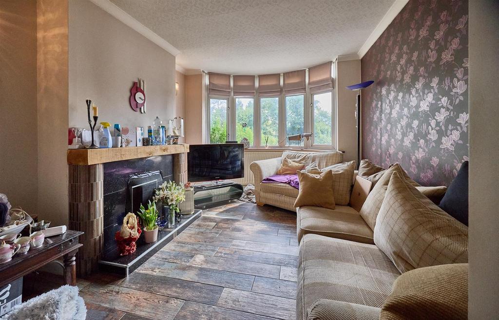 Lounge to Front