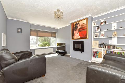 2 bedroom ground floor maisonette for sale, Eastern Avenue East, Romford, Essex