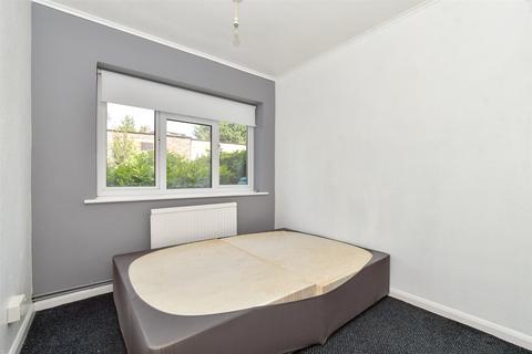 2 bedroom ground floor maisonette for sale, Eastern Avenue East, Romford, Essex