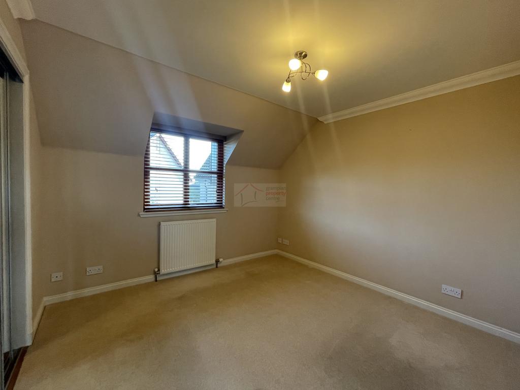 Master Bedroom a.JPG