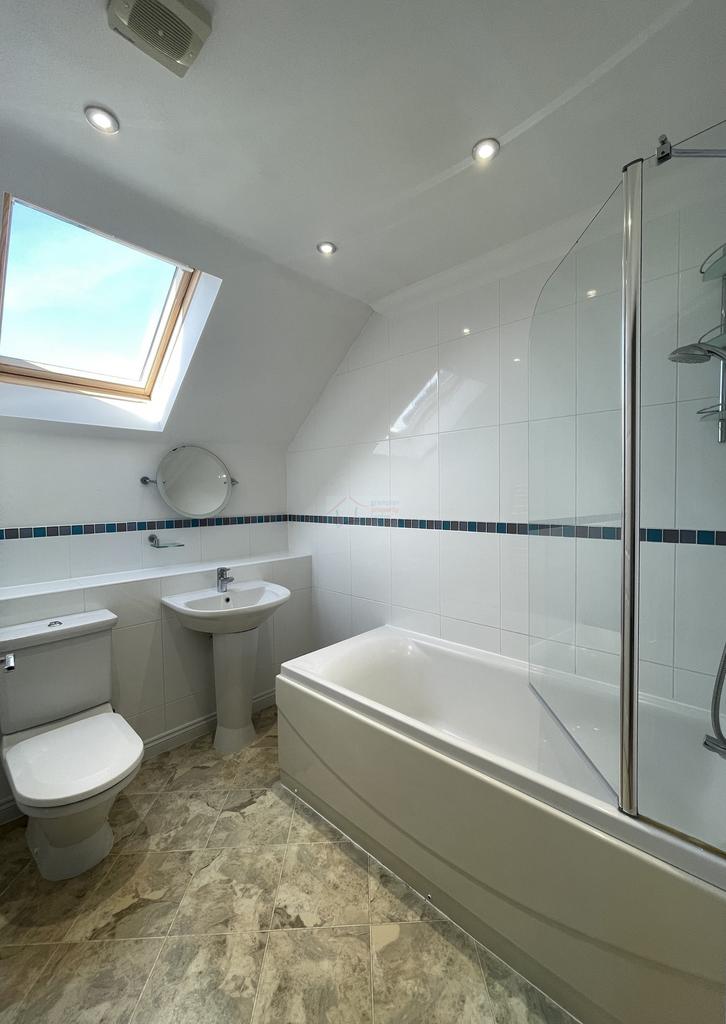 Family Bathroom.JPG