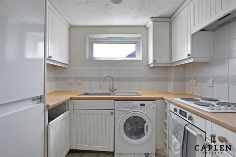 2 bedroom flat for sale, Kings Place, Buckhurst Hill