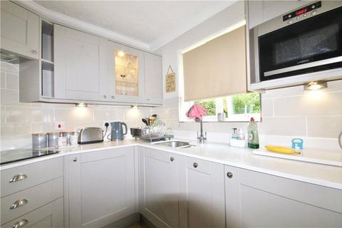 1 bedroom apartment for sale, Matthews Lodge, Addlestone KT15
