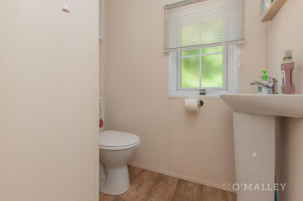 23. Bedroom 1 En-Suite.jpg