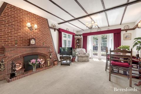 2 bedroom bungalow for sale, Stapleford Road, Stapleford Abbotts, RM4